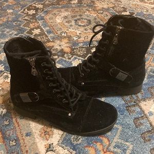 Quilted velvet boots G by Guess